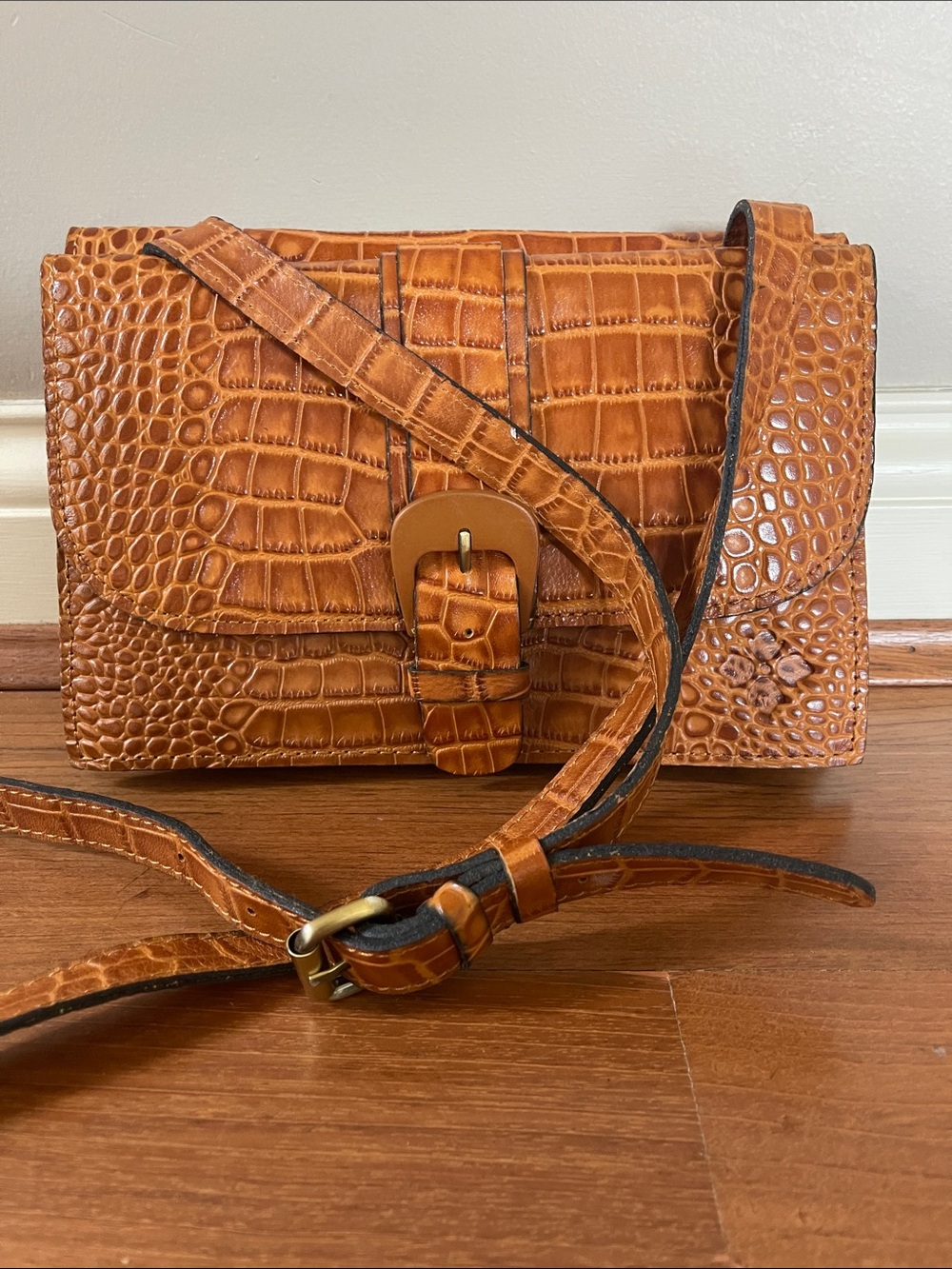 NEW Patricia Nash Croc-Embossed Tan/Brown Leather Crossbody with Buckle